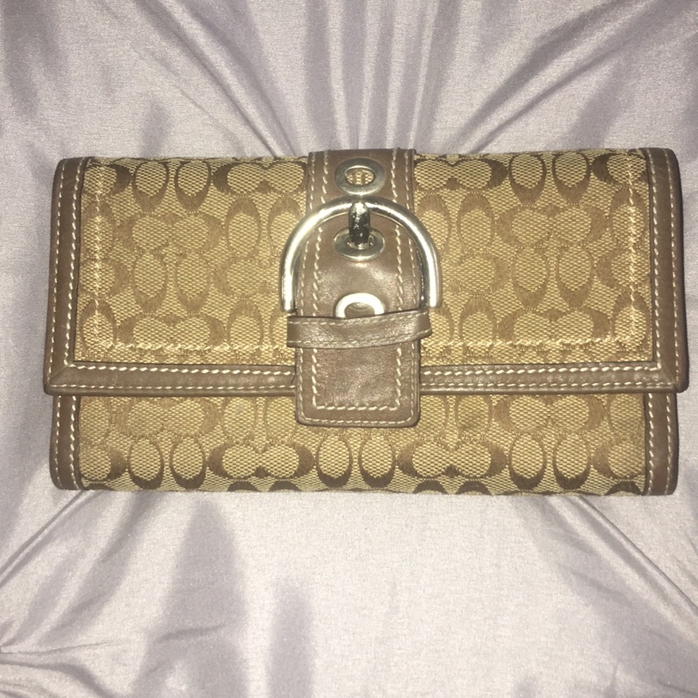 Signature Coach Women’s Wallet and Checkbook Brown